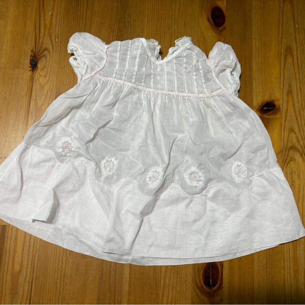 2/6$ VintageWhite Baby 1950 year Dress with Embroidered Details